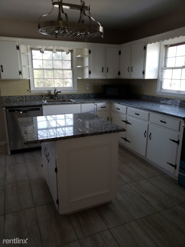 Building Photo - 2 br, 1 bath House - 325 Saint James Avenue
