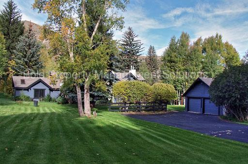 Primary Photo - 1629 Lake Creek Rd