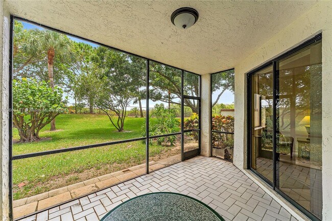 Building Photo - 404 Sea Oats Dr