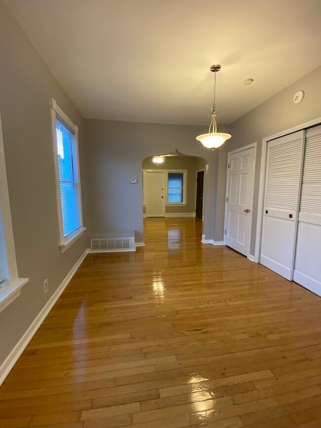 Comedor - 1725 Darrow Ave