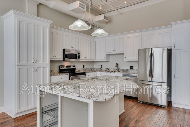 Building Photo - 1106 Broad St