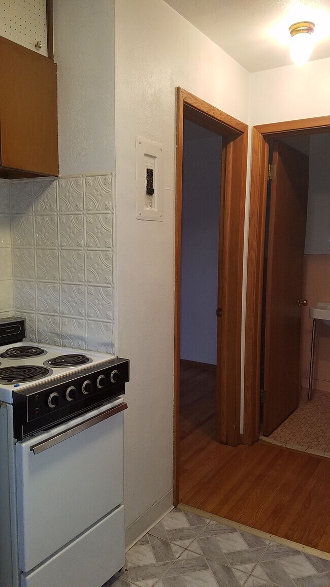 Cocina - 1022 Arkwright St N