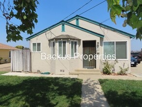 Building Photo - 221 Chaparral St