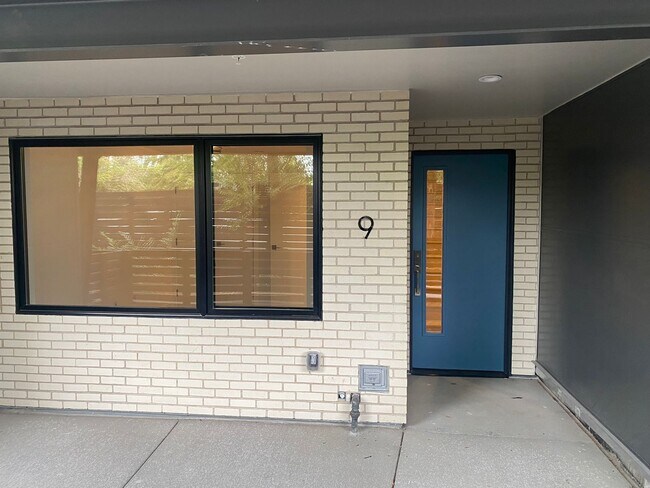 Building Photo - Upscale Modern Townhome Ready for you to Call Home!