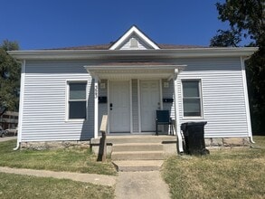 Building Photo - 323 W King St