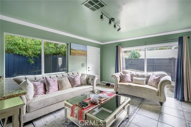 Building Photo - 10604 Plainview Ave