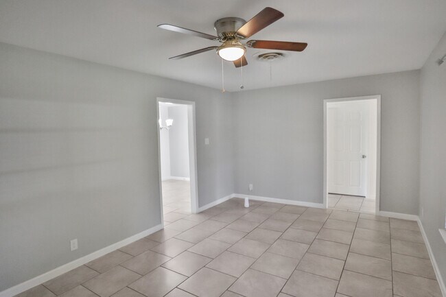 Foto del edificio - 309 E Wright Blvd