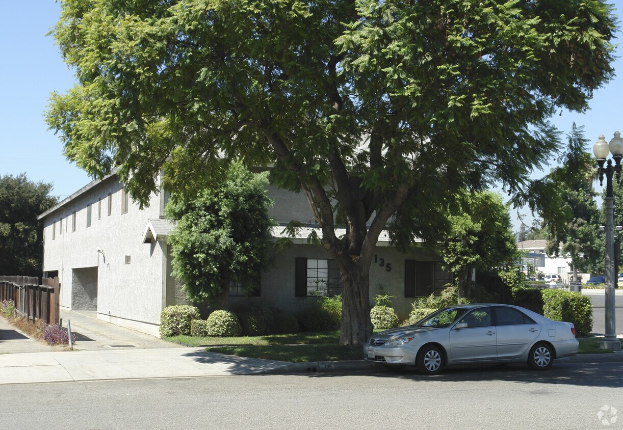 Building Photo - 135 S Junipero Serra Dr