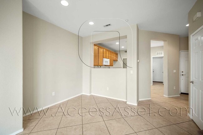 Building Photo - Charming 3-Bedroom Townhome in Vista Del L...