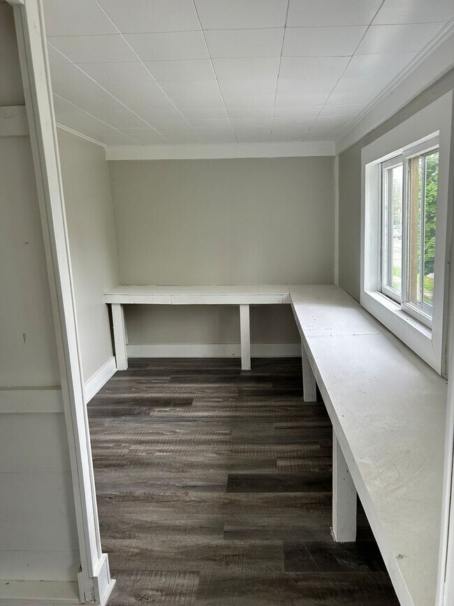 Foto del edificio - 46 Center Rd