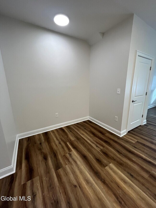 Foto del edificio - 60 Weibel Ave