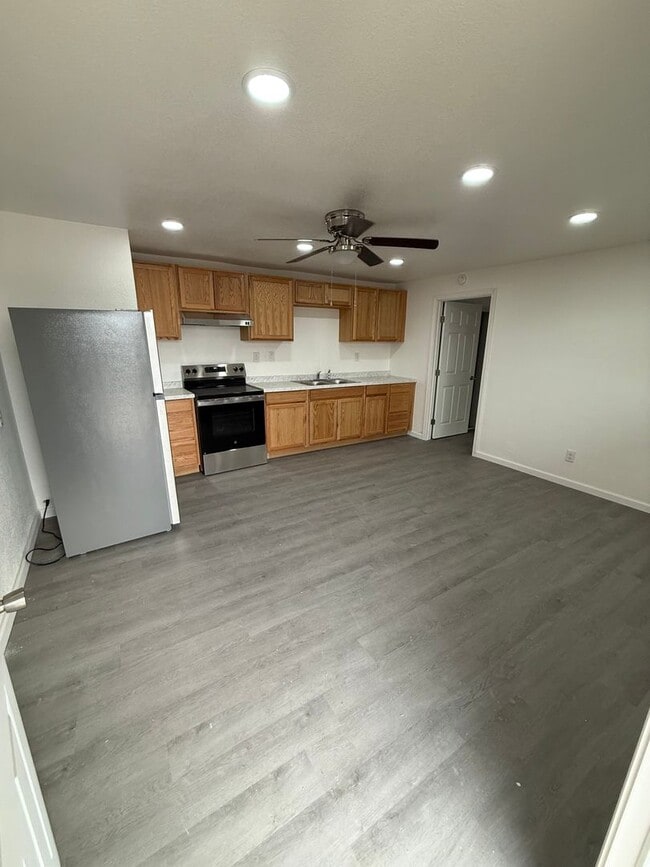 Building Photo - 232 W Barbara St