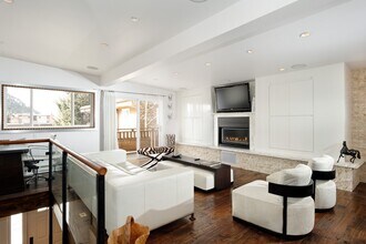 Building Photo - 805 E Cooper Ave