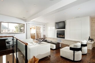 Building Photo - 805 E Cooper Ave