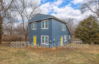 Building Photo - 1000 S Savage St