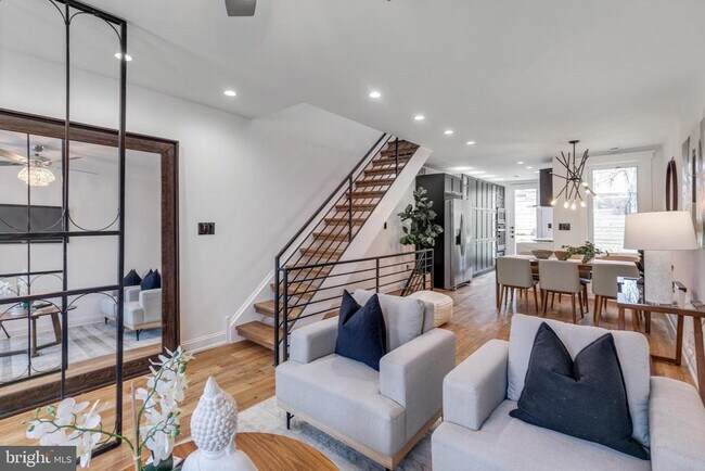Foto del edificio - 2571 Trenton Ave