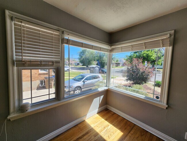 Foto del edificio - A Rental Home With MAD Curb Appeal!? YUP! 4 bd 2 bath Sugarhouse