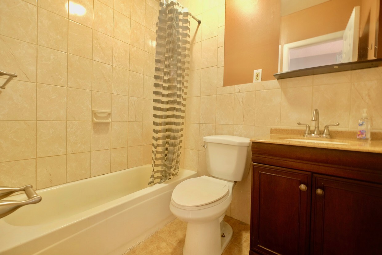 Foto del edificio - 540 Monroe St