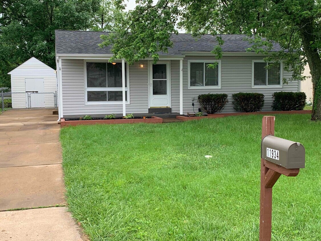 Primary Photo - 11934 Holly Brook Dr