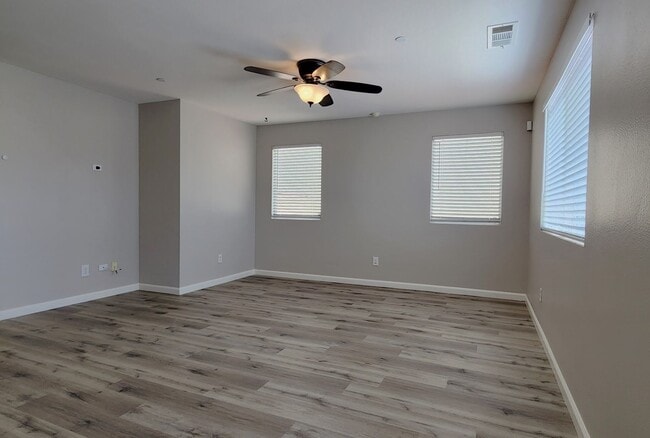 Building Photo - Canyon Hills 2 Story, 4BD, 2.5BA Lake Elsi...