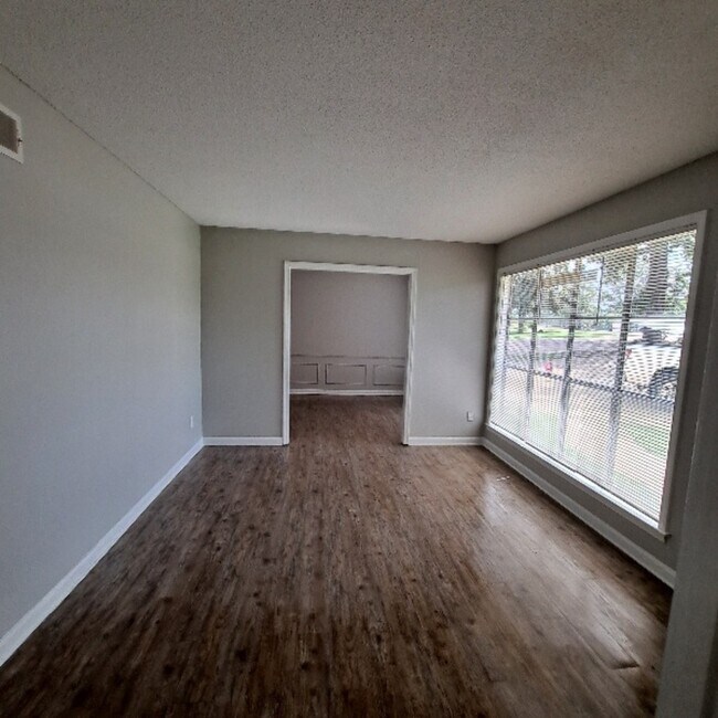 Building Photo - 3470 Covington Pike