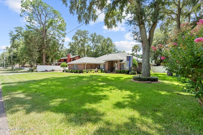 Foto del edificio - 6656 Rivercrest Dr