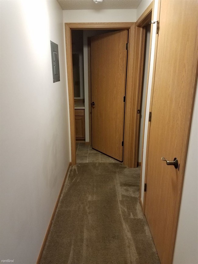 Building Photo - 1 br, 1 bath Apartment - Cedar Village