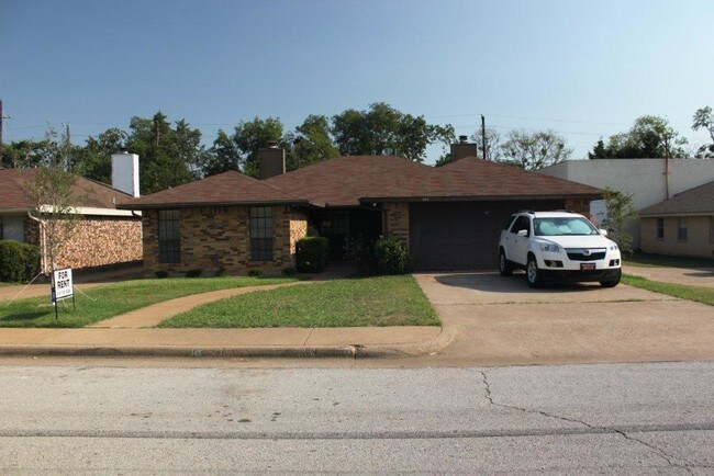 Building Photo - 143 Wildwood Dr