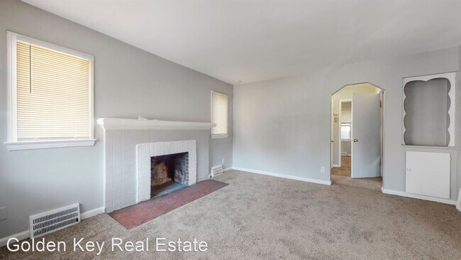 Building Photo - 3 br, 1 bath House - 15633 Eastwood St