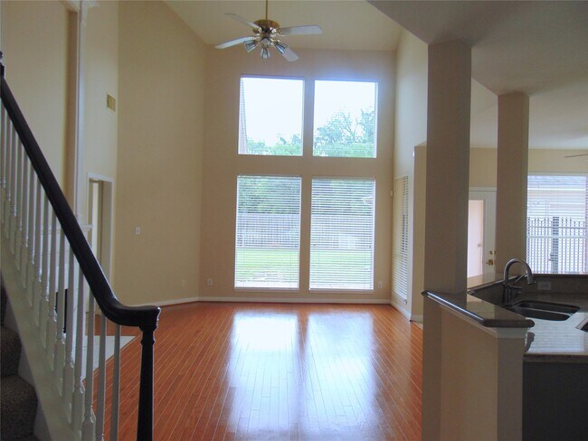 Foto del edificio - 1739 Lakewinds Dr