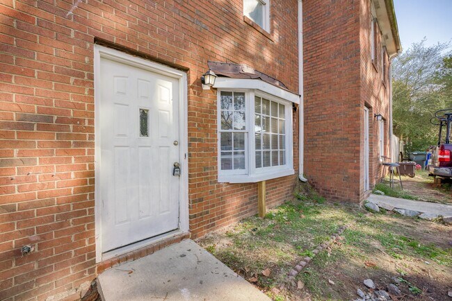 Building Photo - 667 Hunting Creek Ln SE