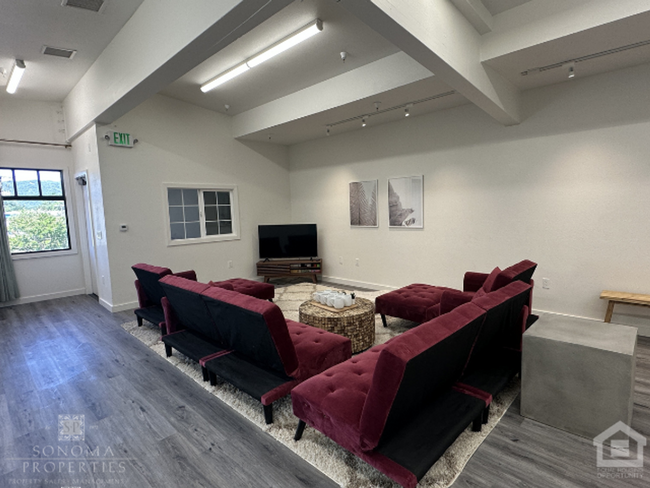 Foto del edificio - Updated 2BD/1BA Live/Work Loft-Style Apart...