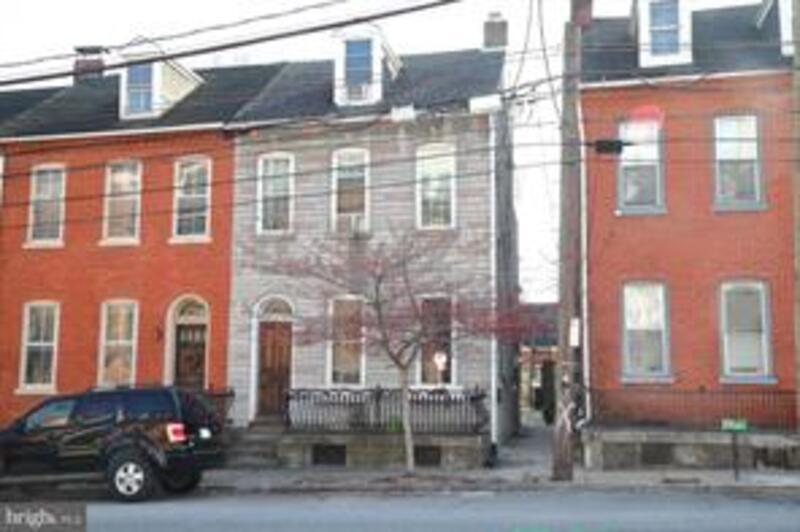 Foto principal - 138 E James St