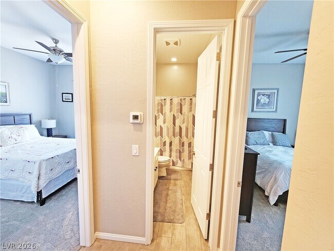 Foto del edificio - 4901 Fairwood Ct