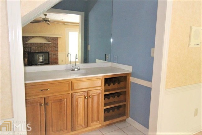 Building Photo - 5225 Laurel Terrace