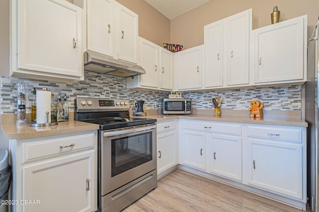 Foto del edificio - 4650 Spruce Creek Rd