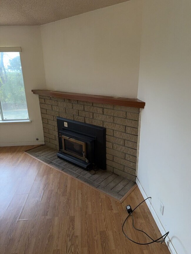 Foto del edificio - Charming 3-bedroom, 2-bathroom home is nes...