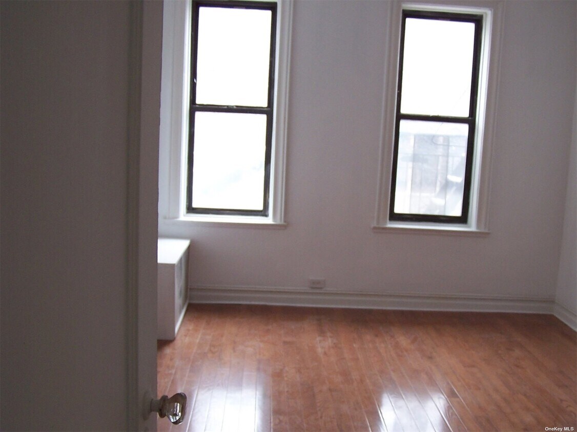 Foto del edificio - 86-04-86-96 96th St