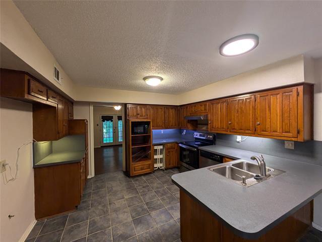 Foto del edificio - 606 Old Country Rd