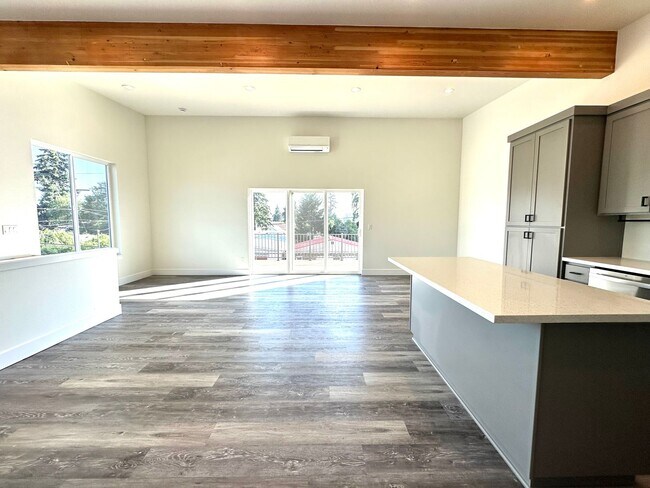 Building Photo - Brand New 3 Bedroom Hubbard Duplex with Ex...