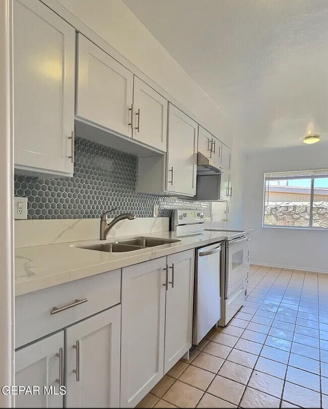 Building Photo - 7200 Alto Rey Ave