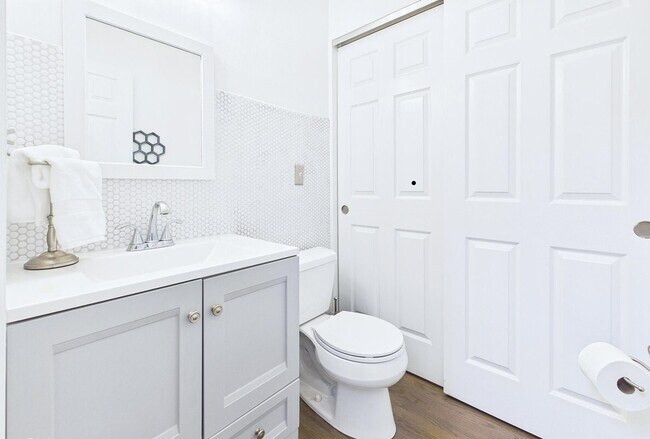 Foto del edificio - 764 Cherry Creek Dr