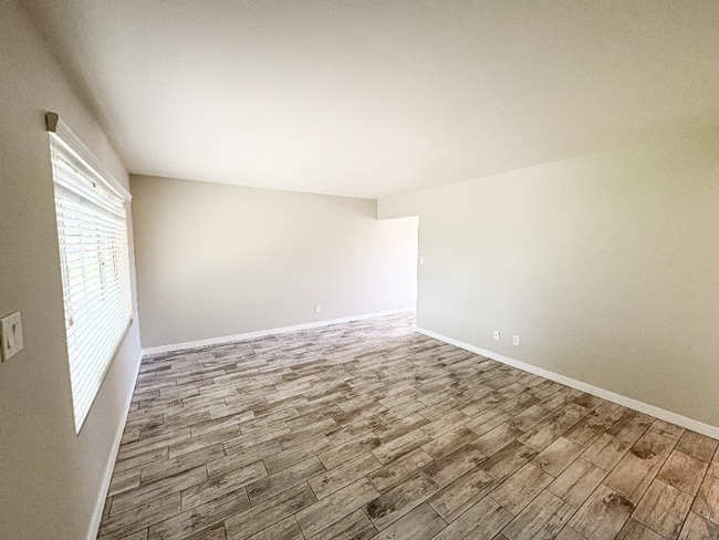 Building Photo - 5105 S La Rosa Dr