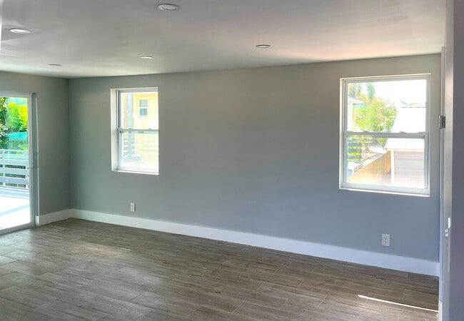 Building Photo - 836 Almeria Rd