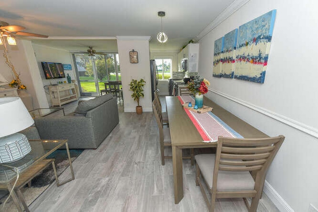 Building Photo - 353 S US Hwy 1