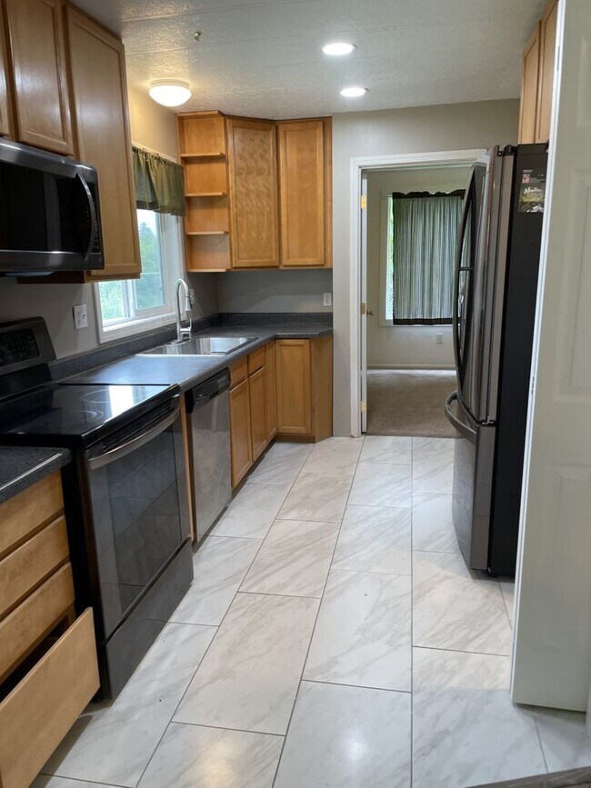 Foto del edificio - Charming Coupeville Home with Large Fully ...