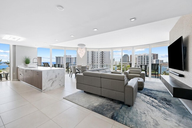 Building Photo - 401 N Birch Rd