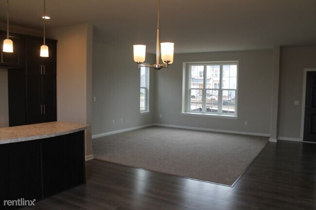 Building Photo - 3 br, 2.5 bath House - 515 Spur Rd