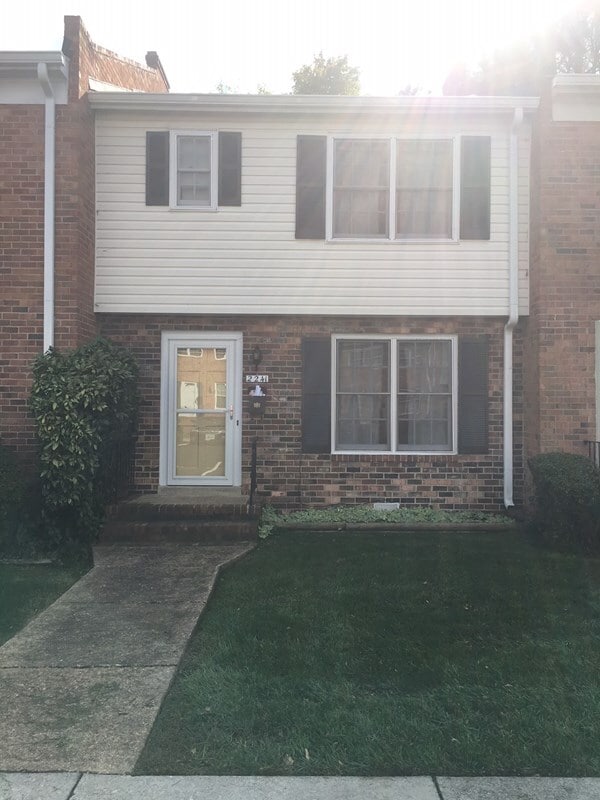 Building Photo - 2241 Kingsbrook Dr