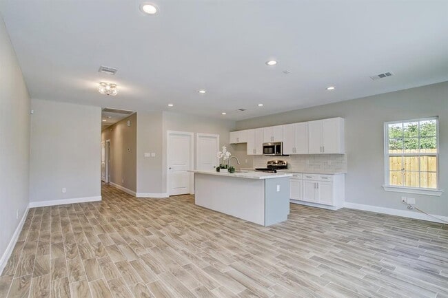 Building Photo - 3833 McKinley St